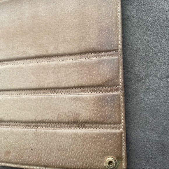 Tory Burch leather ipad case (fits 2,3 and 4) - Picture 2 of 11